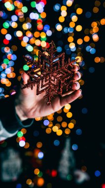 Noel süsleri. Renkli Noel ışıkları arka planı