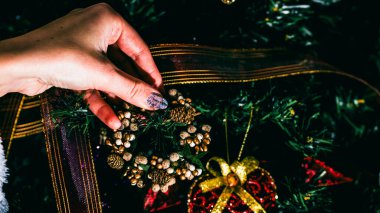 Noel süsleri. Renkli Noel ışıkları arka planı