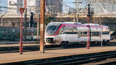 Bükreş Kuzey Tren İstasyonu 'nda Tren (Gara de Nord Bucuresti)