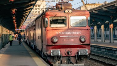 Bükreş Kuzey Tren İstasyonu 'nda Tren (Gara de Nord Bucuresti)