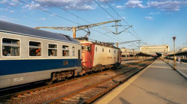Bükreş Kuzey Tren İstasyonu 'nda Tren (Gara de Nord Bucuresti)
