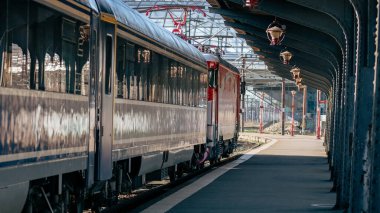 Bükreş Kuzey Tren İstasyonu 'nda Tren (Gara de Nord Bucuresti)