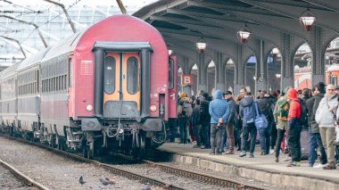 Bükreş Kuzey Tren İstasyonu 'nda Tren (Gara de Nord Bucuresti)