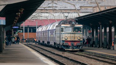Bükreş Kuzey Tren İstasyonu 'nda Tren (Gara de Nord Bucuresti)