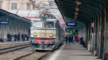 Bükreş Kuzey Tren İstasyonu 'nda Tren (Gara de Nord Bucuresti)