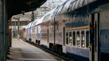 Bükreş Kuzey Tren İstasyonu 'nda Tren (Gara de Nord Bucuresti)