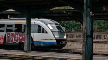 Bükreş Kuzey Tren İstasyonu 'nda Tren (Gara de Nord Bucuresti)