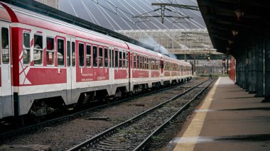 Bükreş Kuzey Tren İstasyonu 'nda Tren (Gara de Nord Bucuresti)