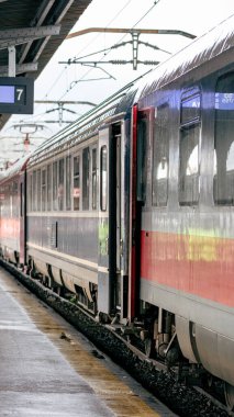 Bükreş Kuzey Tren İstasyonu 'nda Tren (Gara de Nord Bucuresti)