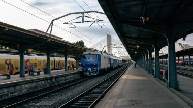 Bükreş Kuzey Tren İstasyonu 'nda Tren (Gara de Nord Bucuresti)