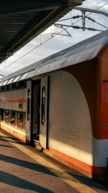 Bükreş Kuzey Tren İstasyonu 'nda Tren (Gara de Nord Bucuresti)