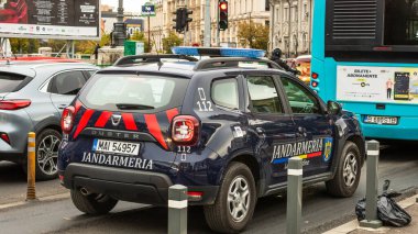 Bükreş 'te yoğun saatlerde Romen Polis Arabası trafikte