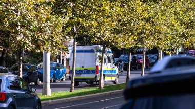 Bükreş 'te yoğun saatlerde Romen Polis Arabası trafikte