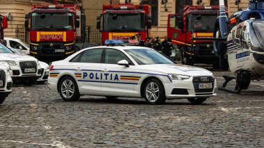 Bükreş 'te yoğun saatlerde Romen Polis Arabası trafikte