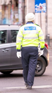 Trafiği polis memuru ve Romanya Trafik Polisi (Politia Rutiera) yönetiyor