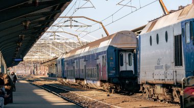 Bükreş Kuzey Tren İstasyonu 'nda Tren (Gara de Nord Bucuresti)