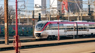 Bükreş Kuzey Tren İstasyonu 'nda Tren (Gara de Nord Bucuresti)