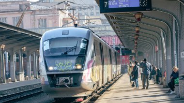 Bükreş Kuzey Tren İstasyonu 'nda Tren (Gara de Nord Bucuresti)