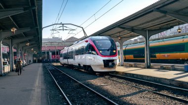 Bükreş Kuzey Tren İstasyonu 'nda Tren (Gara de Nord Bucuresti)