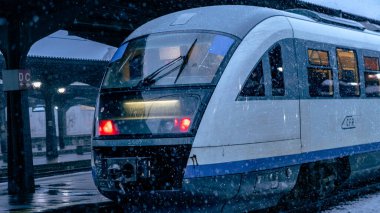 Bükreş Kuzey Tren İstasyonu 'nda Tren (Gara de Nord Bucuresti)