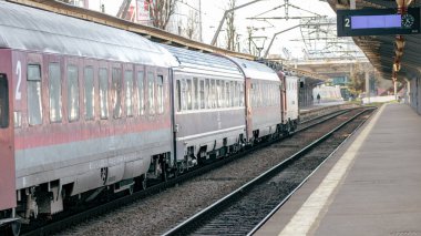 Bükreş Kuzey Tren İstasyonu 'nda Tren (Gara de Nord Bucuresti)
