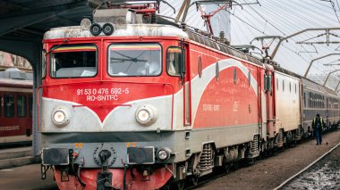 Bükreş Kuzey Tren İstasyonu 'nda Tren (Gara de Nord Bucuresti)