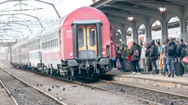 Bükreş Kuzey Tren İstasyonu 'nda Tren (Gara de Nord Bucuresti)