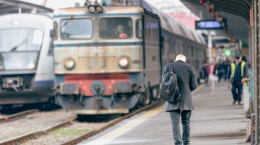 Bükreş Kuzey Tren İstasyonu 'nda Tren (Gara de Nord Bucuresti)