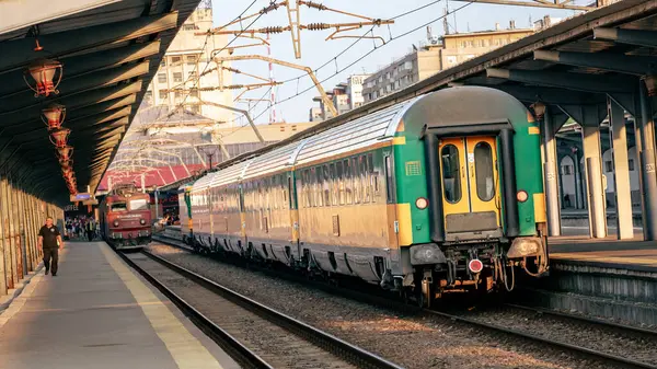 Bükreş Kuzey Tren İstasyonu 'nda Tren (Gara de Nord Bucuresti)