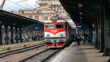 Bükreş Kuzey Tren İstasyonu 'nda Tren (Gara de Nord Bucuresti)