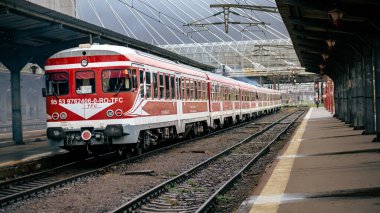 Bükreş Kuzey Tren İstasyonu 'nda Tren (Gara de Nord Bucuresti)