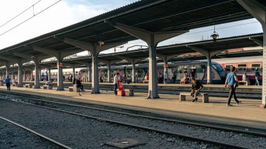 Bükreş Kuzey Tren İstasyonu 'nda Tren (Gara de Nord Bucuresti)