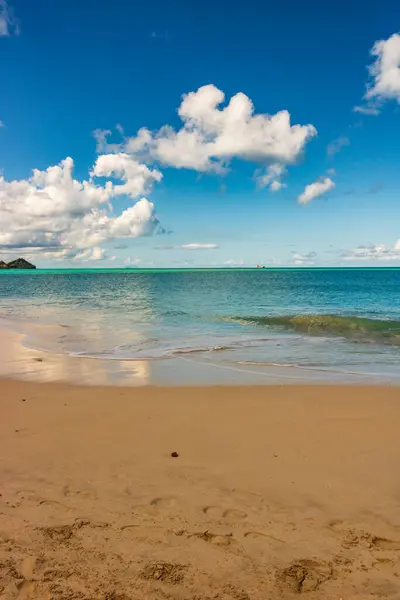 Playa Caribeña Con Arena Blanca Cielo Azul Profundo Agua Turquesa — Foto de Stock