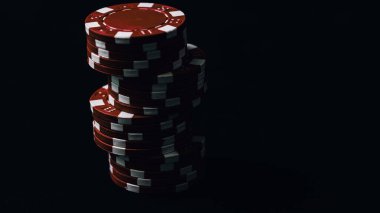 Yüksek bahisli kumarhane oyunları için bir yığın poker fişi.