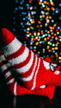 Noel süsleri. Renkli Noel ışıkları arka planı