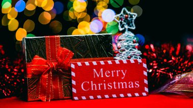 Noel süsleri. Renkli Noel ışıkları arka planı