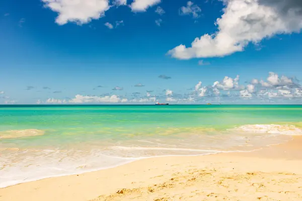 Playa Caribeña Con Arena Blanca Cielo Azul Profundo Agua Turquesa — Foto de Stock