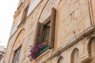 Bonifacio kasabası, Korsika Adası, Fransa 'daki ortaçağ kalesi.