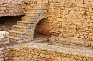 Bonifacio kasabası, Korsika Adası, Fransa 'daki ortaçağ kalesi.