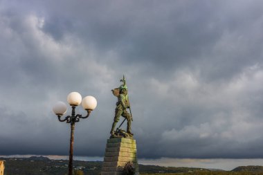 Bonifacio kasabası, Korsika Adası, Fransa 'daki ortaçağ kalesi.