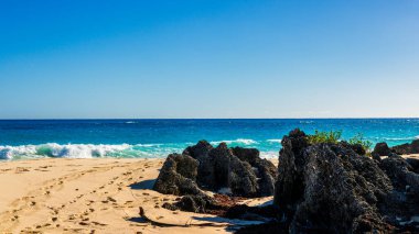 Horseshoe Bay Sahili ve Hamilton, Bermuda 'daki Deep Bay Sahili