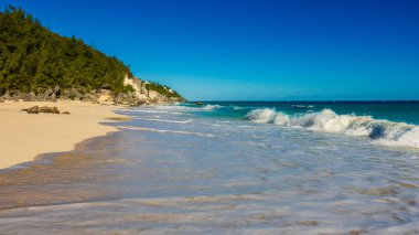 Horseshoe Bay Sahili ve Hamilton, Bermuda 'daki Deep Bay Sahili