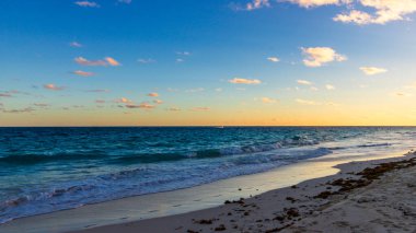 Horseshoe Bay Sahili ve Hamilton, Bermuda 'daki Deep Bay Sahili