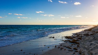 Horseshoe Bay Sahili ve Hamilton, Bermuda 'daki Deep Bay Sahili