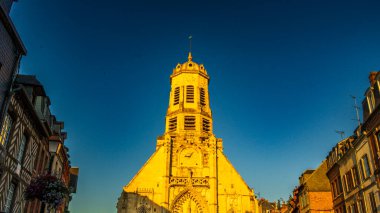 Honfleur, Fransa 'nın Normandiya şehrinde ünlü bir liman köyüdür.