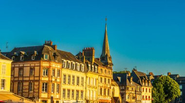 Honfleur, Fransa 'nın Normandiya şehrinde ünlü bir liman köyüdür.