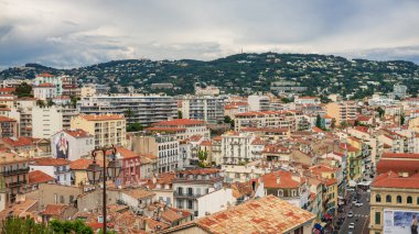 Cannes 'ın panoramik manzarası, Fransız Akdeniz Rivierası