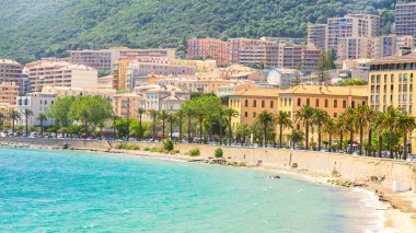 Ajaccio halk plajı, Korsika Adası yaz manzarası, Fransa