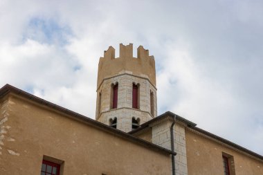 Bonifacio kasabası, Korsika Adası, Fransa 'daki ortaçağ kalesi.