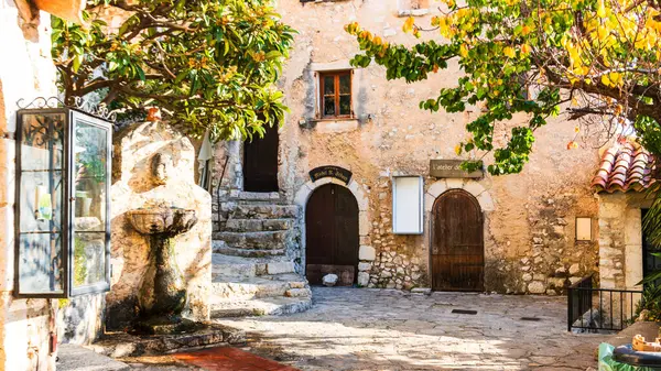 Eze köyü, Provence 'deki ortaçağ köyü, Fransız Rivierası